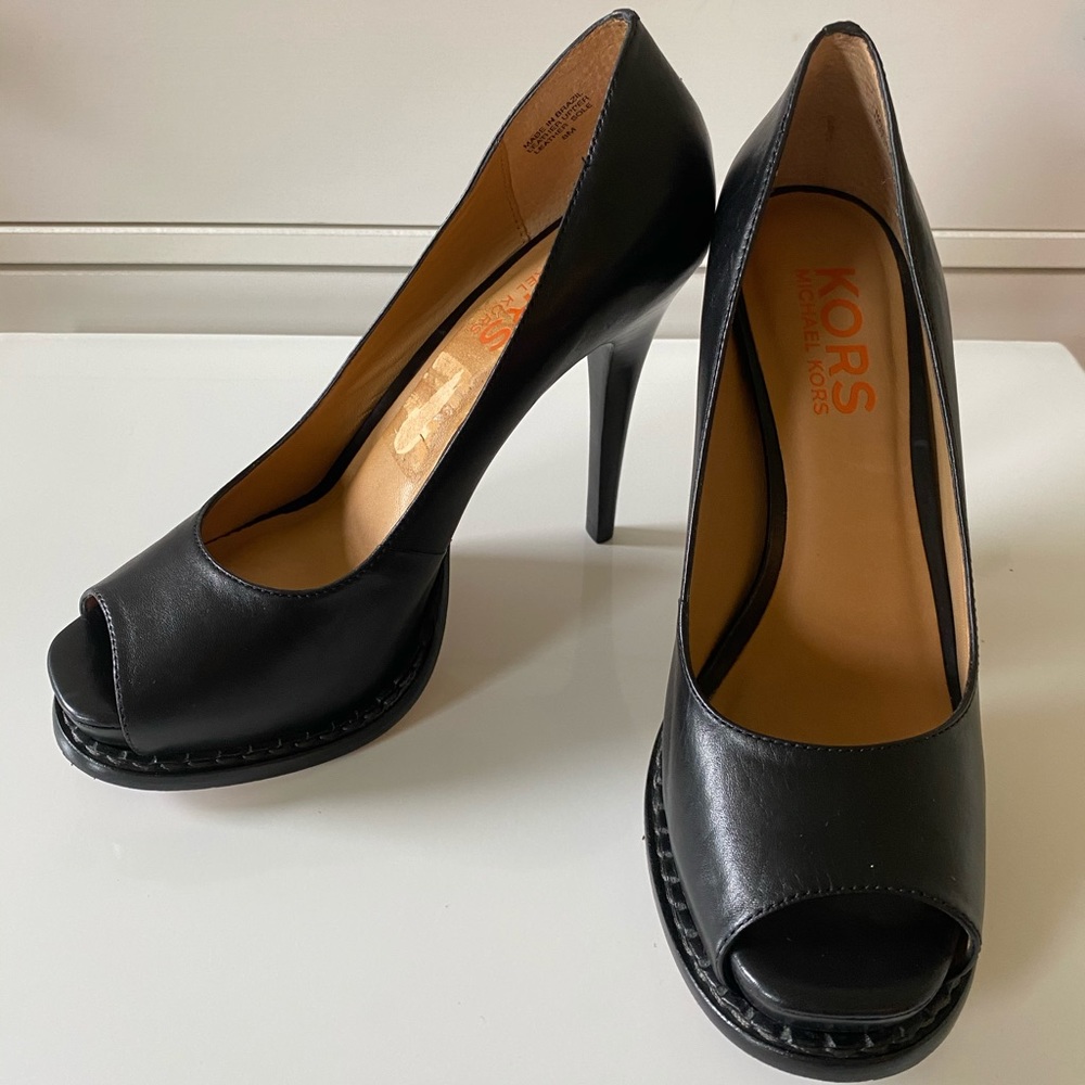 Michael Kors Izzie black pumps. Worn once!